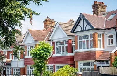 Mortgage Market Heats Up as Major Lenders Slash Rates Below 4%