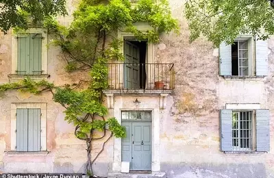 Window Shutters vs. Air Conditioning: A Comprehensive Guide to Home Cooling Solutions