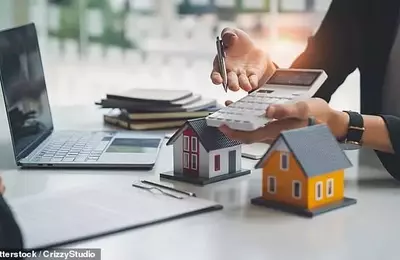 Navigating Property Transactions: A Guide to Choosing the Right Conveyancer