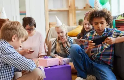Reimagining Teen Gatherings: The Allure of Phone-Free Nostalgia Parties