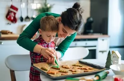 Reclaiming the Holiday Spirit: Disconnecting from Social Media for Authentic Celebration