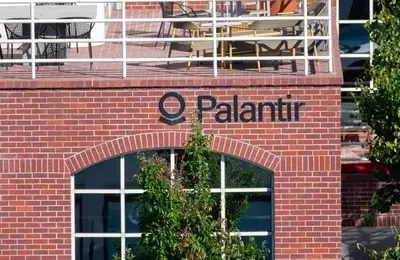 Palantir's Growth Trajectory: Government Dependence and Commercial Challenges