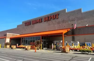 Home Depot Navigates Market Headwinds: Short-Term Challenges vs. Long-Term Potential