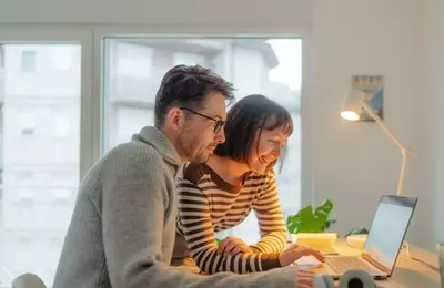 Achieving a Net Worth of $500,000 by Age 40: Reality vs. Social Media Narratives