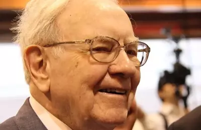 Apple vs. Coca-Cola: Which Warren Buffett Stock is the Better Buy?