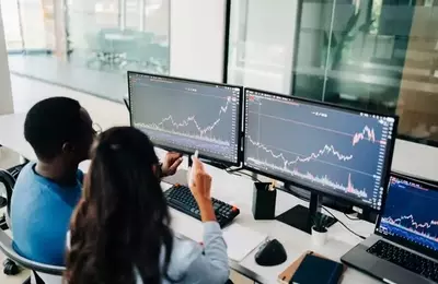 Navigating Public and Private Fixed Income: Beyond Benchmarks