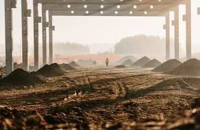 Sterling Infrastructure's Valuation: A Critical Analysis of Growth and Intrinsic Value