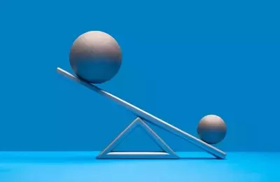 Microsoft's Internal Conflict: Growth Hopes vs. Valuation Reality