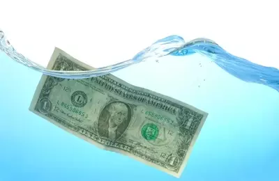 The Dollar's Paradox: Strong Inflows, Weakening Value