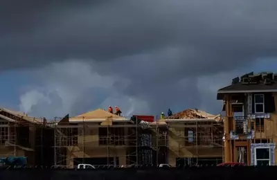 US Housing Starts Plummet Amid Rising Costs, Inflation Surges