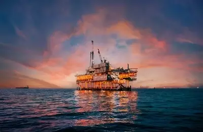 Oil Market Dynamics: Understanding Midstream Investment Strategies Amidst Price Volatility