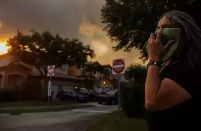 Massive Wildfire Engulfs Western Miami, Blanketing Residential Areas in Smoke
