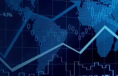 The Dynamics of International Trade and Comparative Advantage