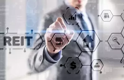 Realty Income's Valuation Amidst Rising Interest Rates: A Grahamian Perspective