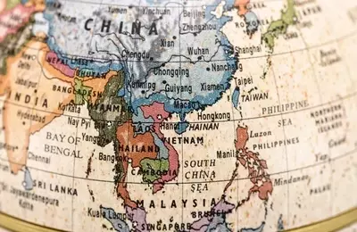 Diversifying Emerging Market Exposure: Why INDY Complements EEM's AI-Driven Surge