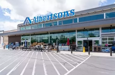 Albertsons Navigates Digital Future Amidst Financial Headwinds