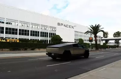 The Strategic Alliance: Why SpaceX and Tesla Thrive Apart