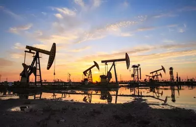 Oil Market's Disconnect: Paper vs. Physical Reality