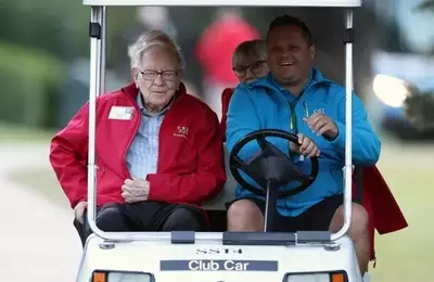 Berkshire Hathaway: Navigating Future Valuation and Operational Challenges