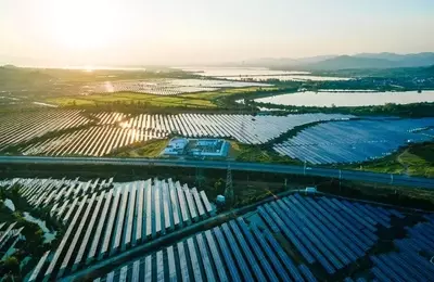 Renewable Energy Transitions: The Impact of Policy Shifts on U.S. Solar and Wind Development