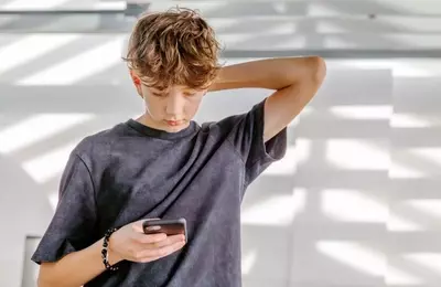 Understanding and Addressing 'Popcorn Brain' in Teenagers