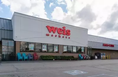 Weis Markets: Overvalued and Underperforming