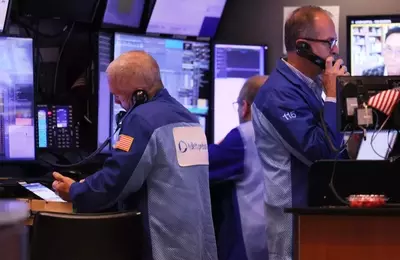 Understanding Leveraged and Non-Leveraged Nasdaq ETFs: QQQ vs. TQQQ