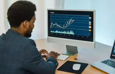 Mastering Symmetrical Triangle Patterns in Trading