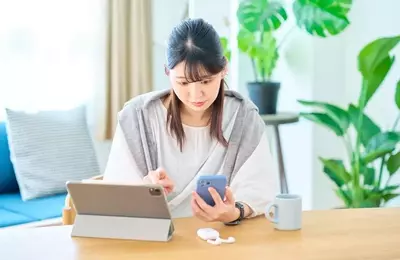 The Digital Divide: Unpacking the Advantages and Disadvantages of Online Checking Accounts