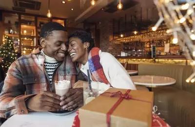 The Art of Thoughtful Giving: Navigating Holiday Gift Etiquette
