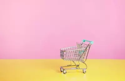 Analyzing Real Retail Sales: Trends and Recession Indicators