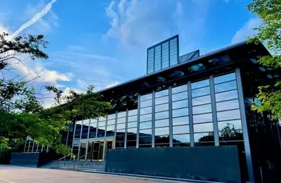 Corning's Strategic Pivot Towards AI Data Centers: Growth Potential vs. Valuation Concerns