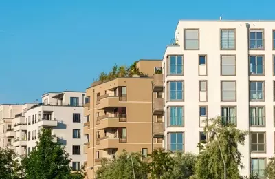 Dallas Apartment Foreclosure Displaces Residents Amidst Rising Housing Costs