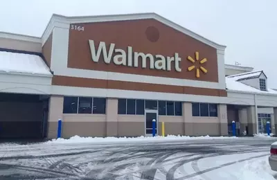 Walmart Shares Dip Amidst Slowest Sales Growth Since 2020, While Rivals Maintain Stability