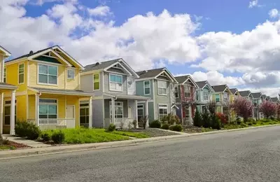 New Single-Family Home Prices Decline Amidst Rising Inventory