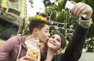 The 'Hard Launch' Phenomenon: Teenagers and Online Relationship Announcements