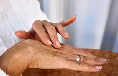 Reversing the Clock: A Dermatologist's Guide to Youthful Hands with Retinol